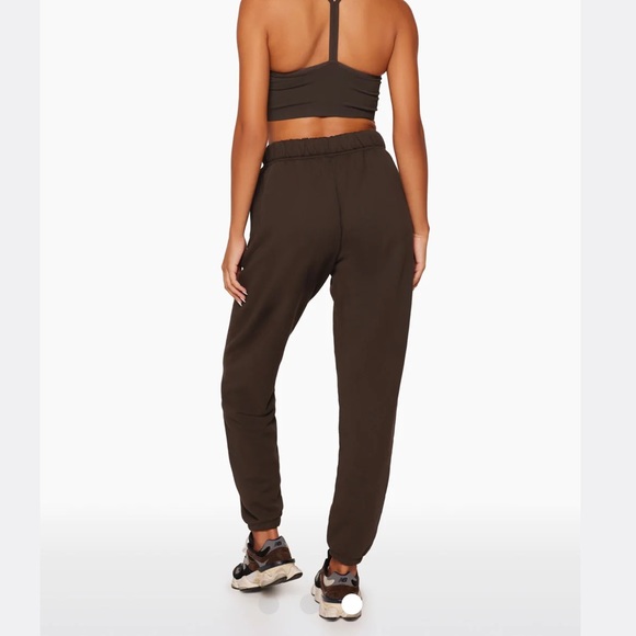 Sold on Depop - SET ACTIVE Unisex Sweatpants - ESPRESSO
L / Espresso - Picture 3 of 7